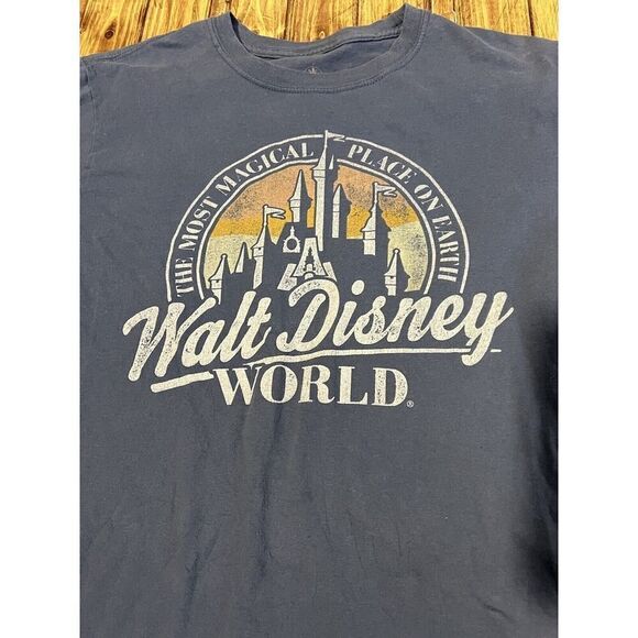 Walt Disney World Cinderella Castle T-Shirt - Picture 3 of 9